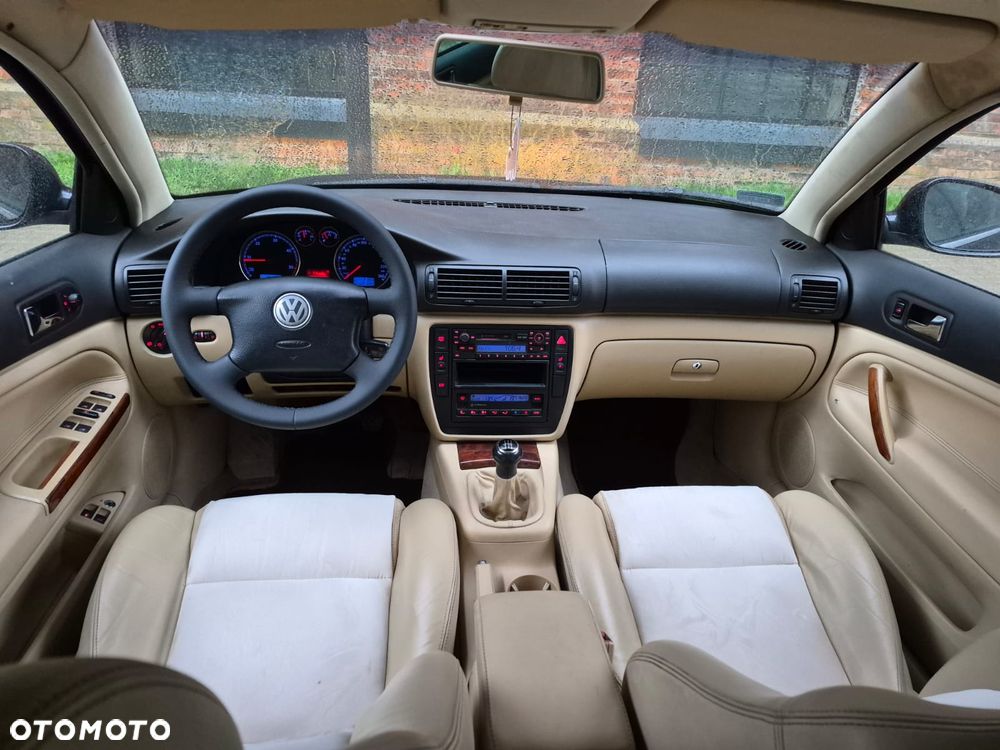 Volkswagen Passat 1.9 TDI Highline - 21
