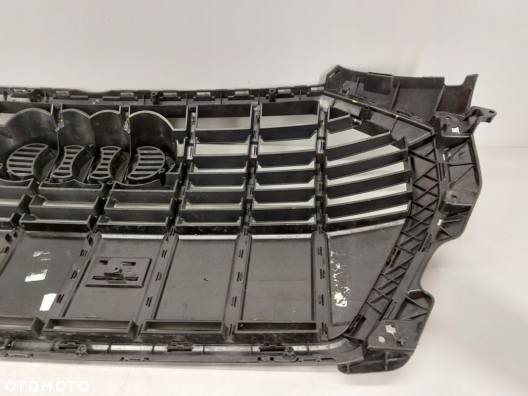 Audi Q3 2 II 83A grill Atrapa - 14