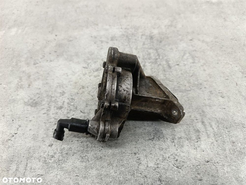 POMPA VACUM VW T4 074145100A 2.4 D - 4