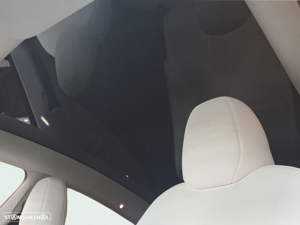 Tesla Model Y Long-Range RWD - 18