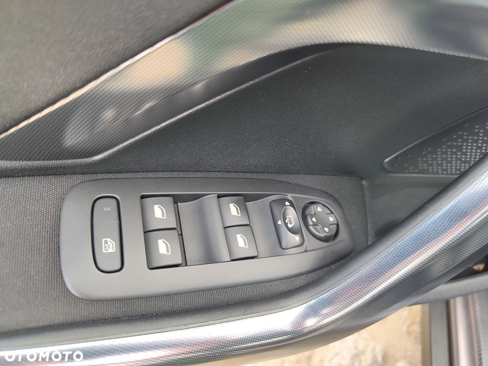 Peugeot 2008 1.2 Pure Tech Allure S&S - 22