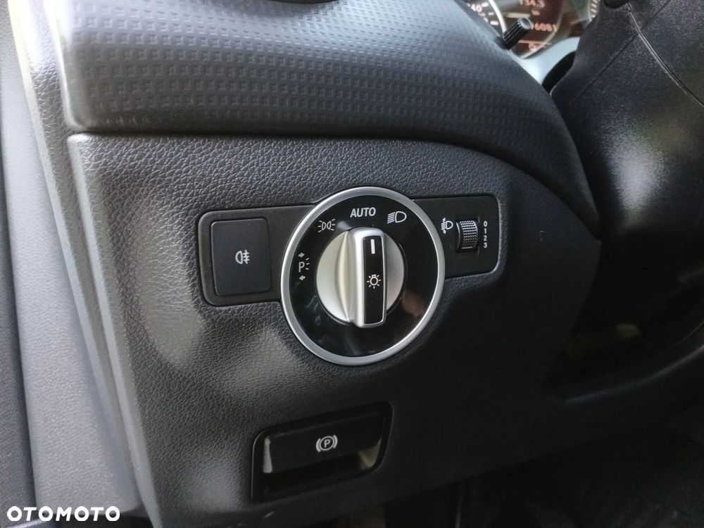 Mercedes-Benz Klasa A 180 BlueEfficiency Edition - 12