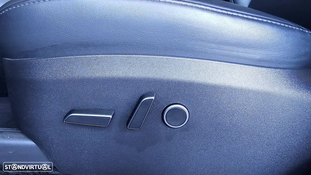 Tesla Model Y Performance Dual Motor AWD - 37