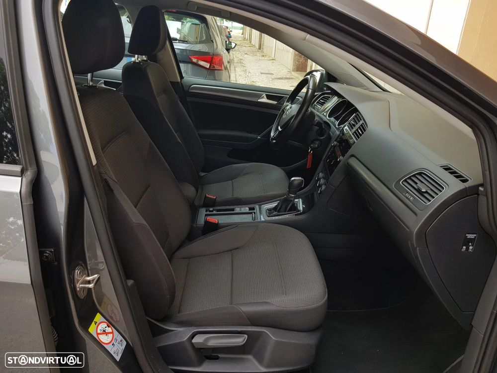 VW Golf Variant 1.6 TDi Confortline DSG - 38