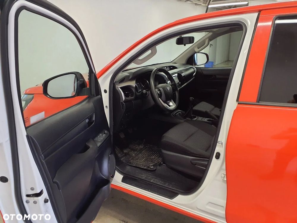 Toyota Hilux 2.4 D-4D Double Cab DLX 4x4 - 5