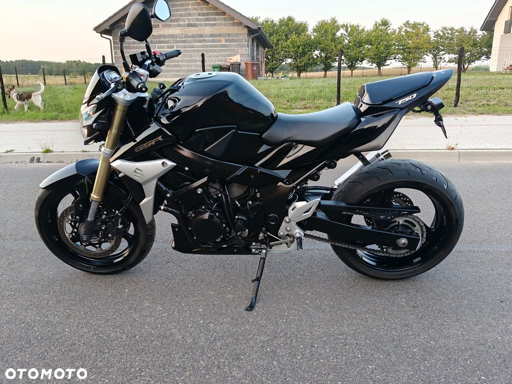 Suzuki GSR - 7