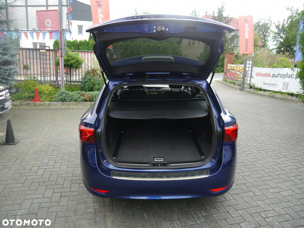 Toyota Avensis Touring Sports 2.0 D-4D Comfort - 14