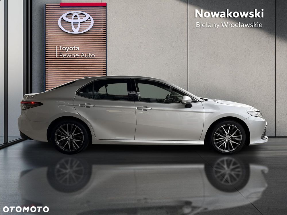 Toyota Camry 2.5 Hybrid Executive CVT - 6