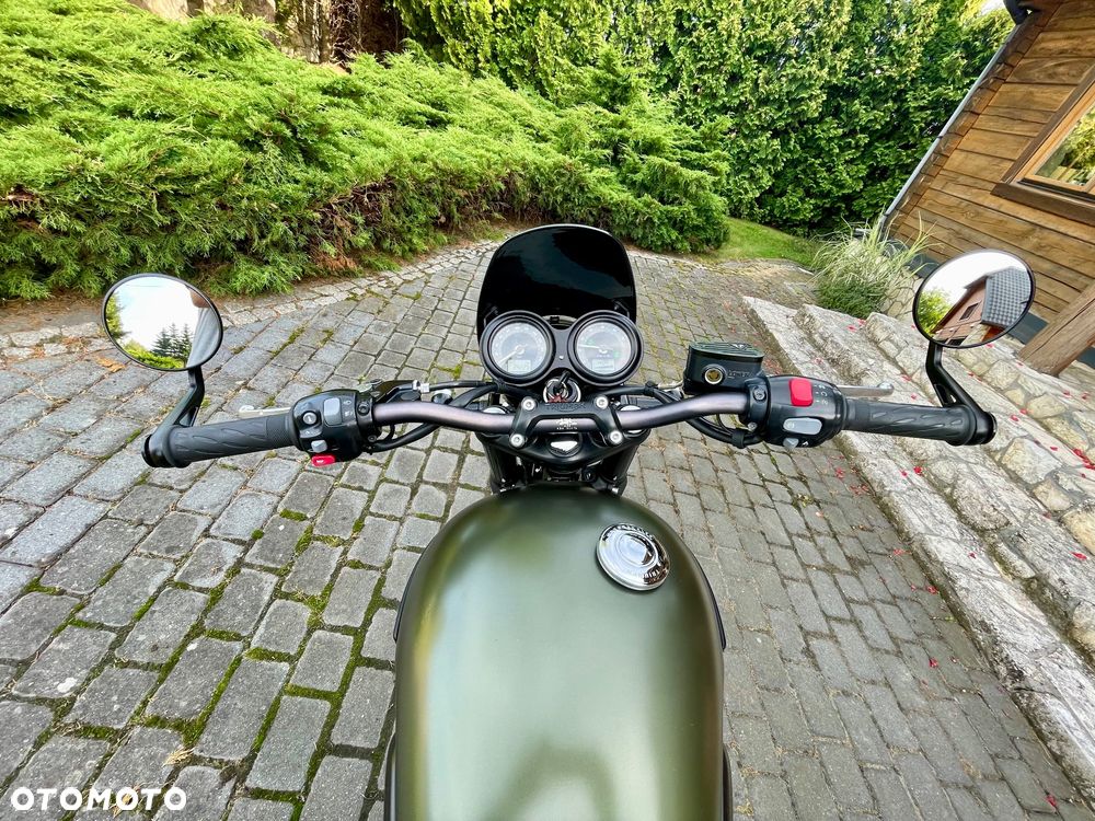 Triumph Bonneville - 13