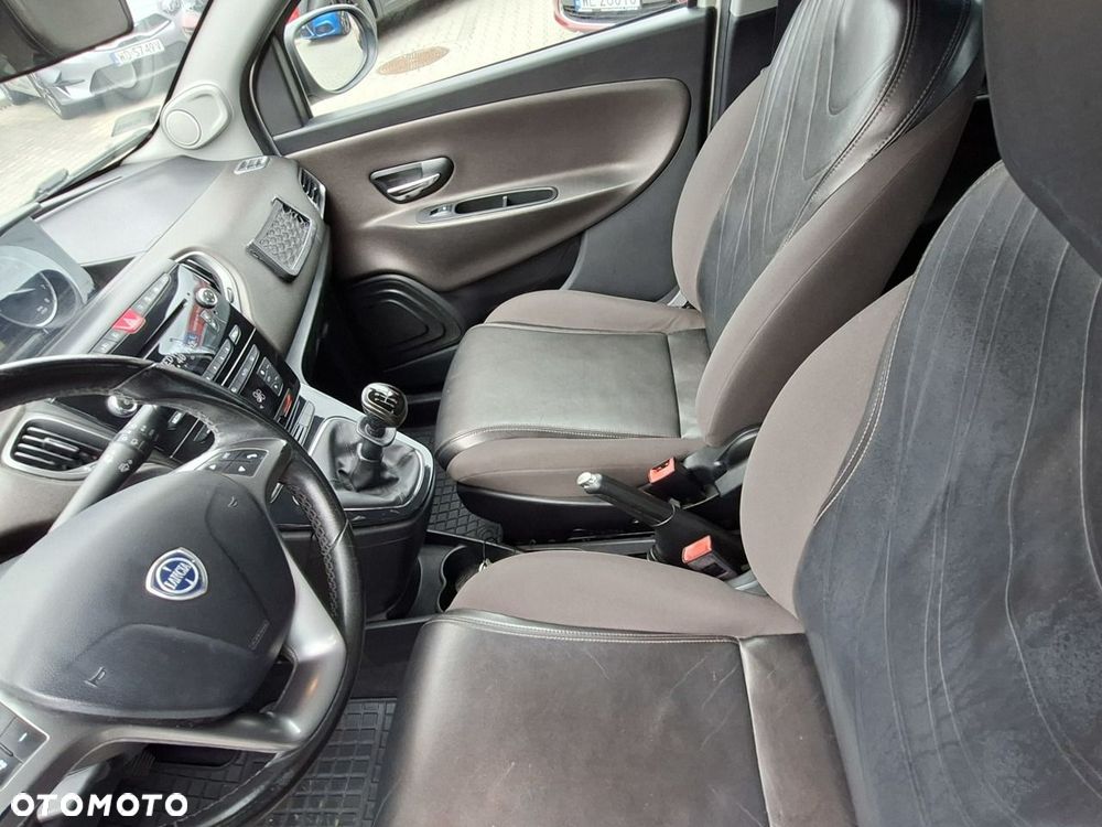 Lancia Ypsilon - 13
