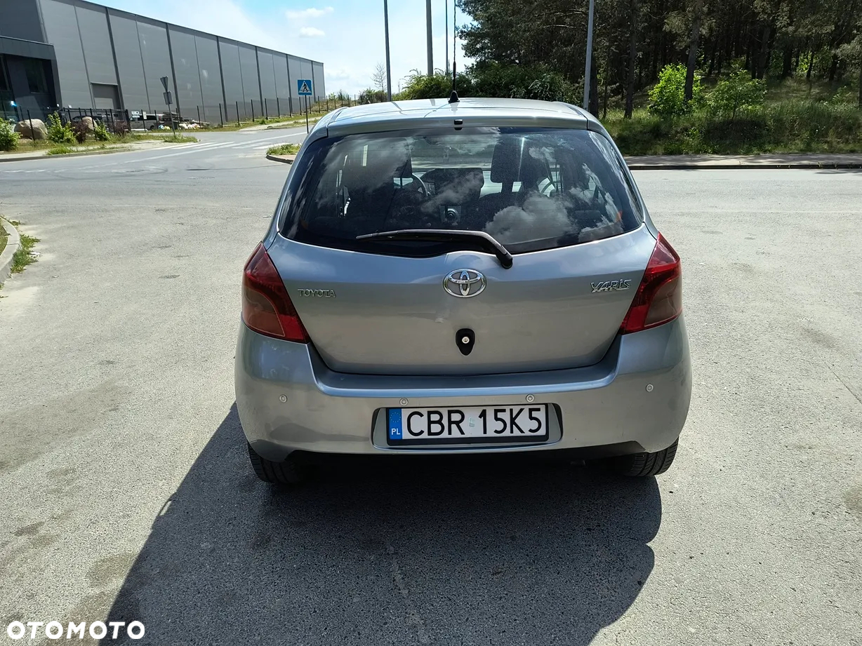 Toyota Yaris 1.3 Luna Premium - 3