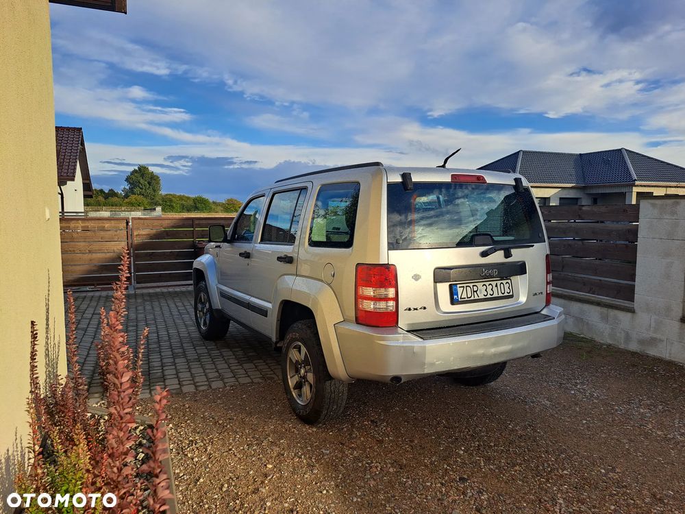 Jeep Liberty 2008 photo 4