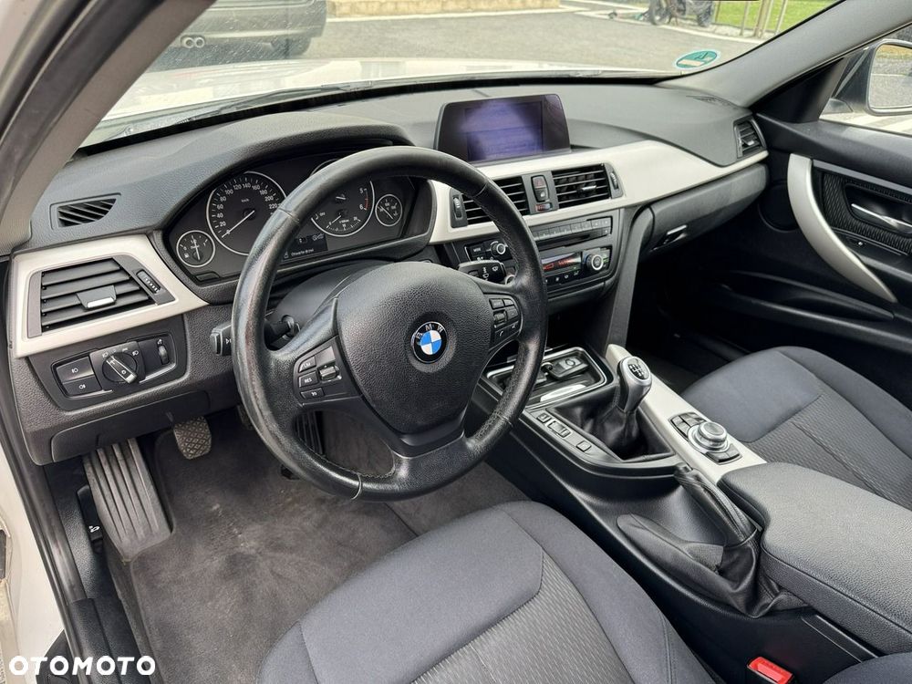 BMW Seria 3 318d - 16