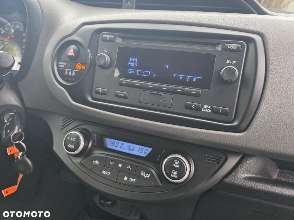 Toyota Yaris Hybrid 100 Active - 10