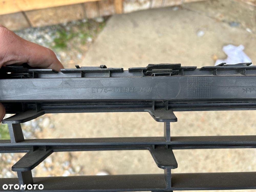 KRATKA ZDERZAKA PRZÓD ŚRODKOWA ET76-17B968-ACW Ford Transit Courier I - 3