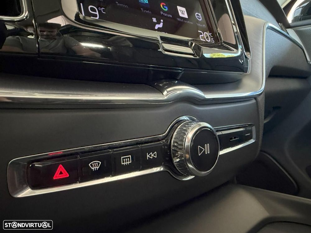 Volvo XC 60 2.0 T6 PHEV R-Design AWD - 38