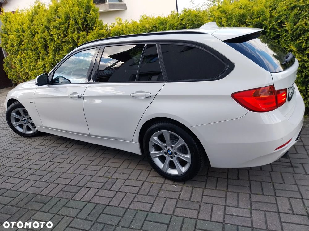 BMW Seria 3 318d Sport Line - 33