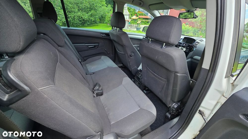 Opel Zafira - 10