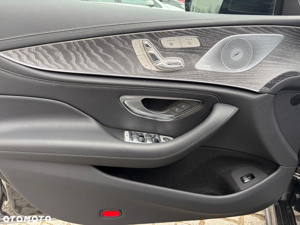 Mercedes-Benz CLS 300 d 4-Matic AMG - 12