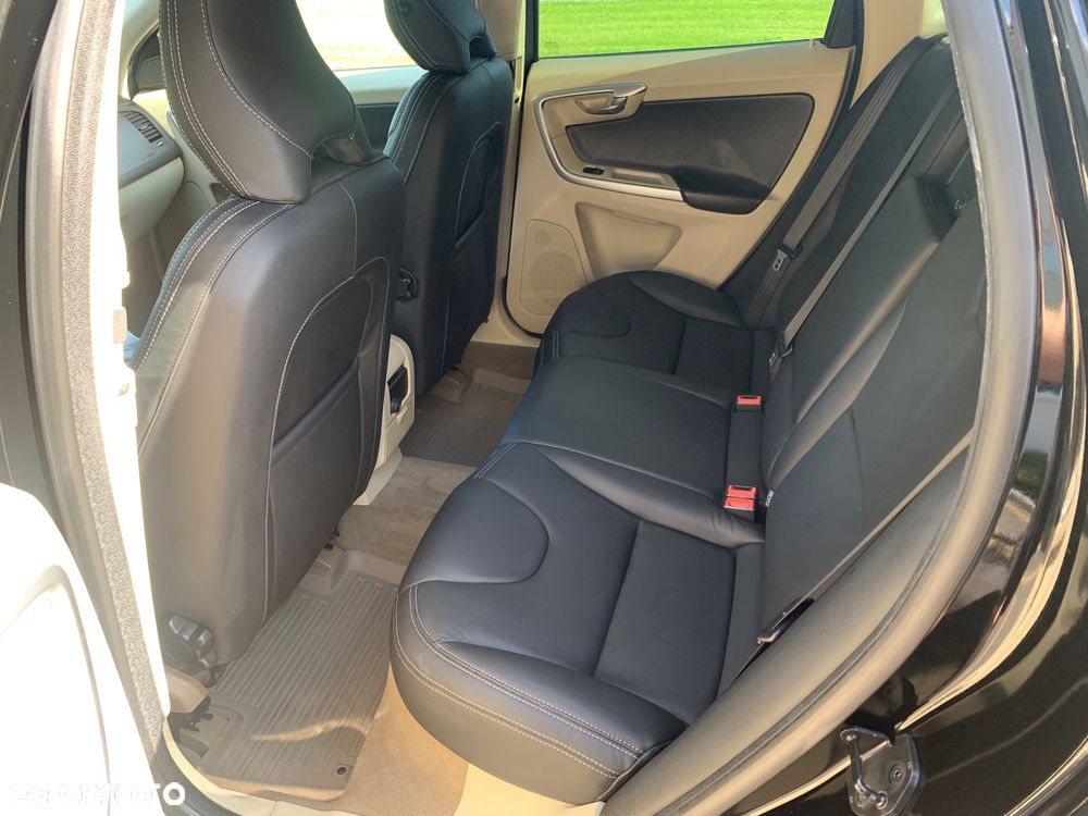 Volvo XC 60 D5 AWD Momentum - 11