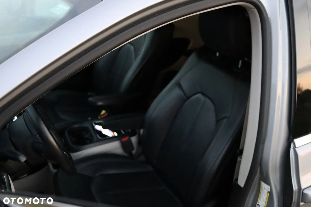 Chrysler Pacifica - 22