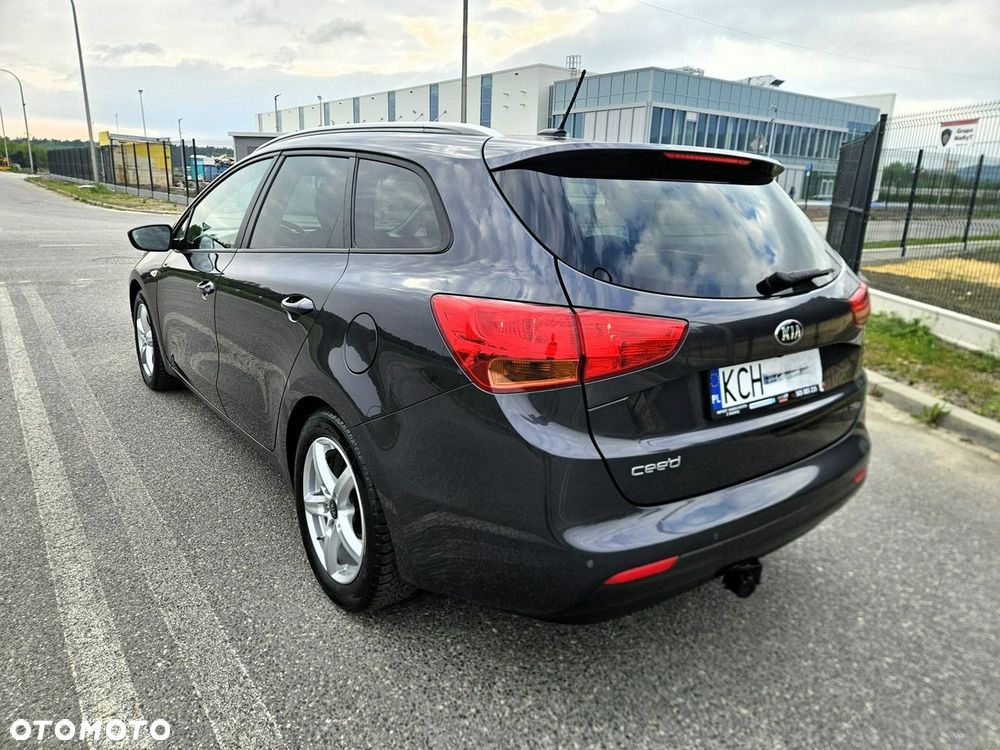 Kia Ceed 1.6 CRDi 128 Dream-Team Edition - 6