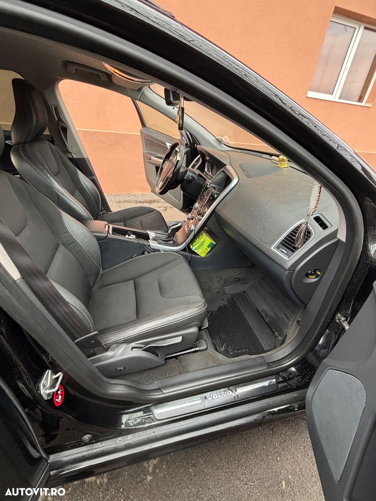 Volvo XC 60 D5 AWD Geartronic Ocean Race - 26