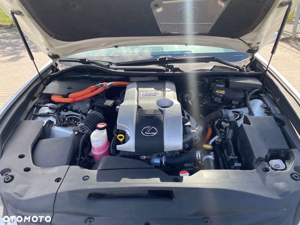 Lexus GS 300h - 10