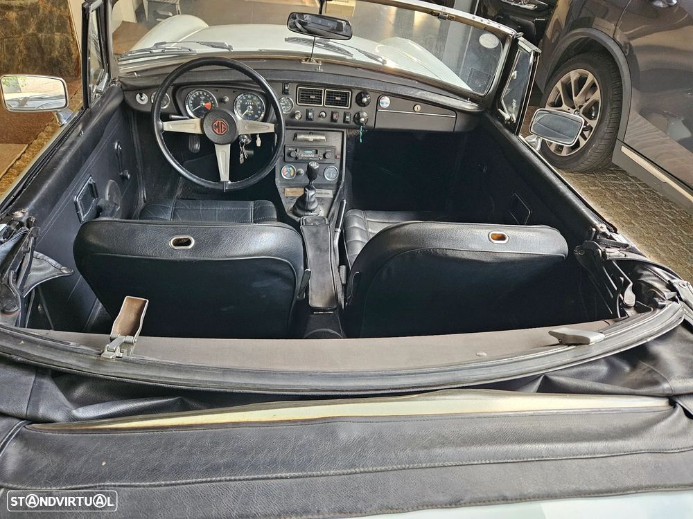 MG MGB - 11