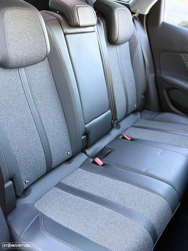Peugeot 3008 1.2 PureTech Allure EAT8 - 8