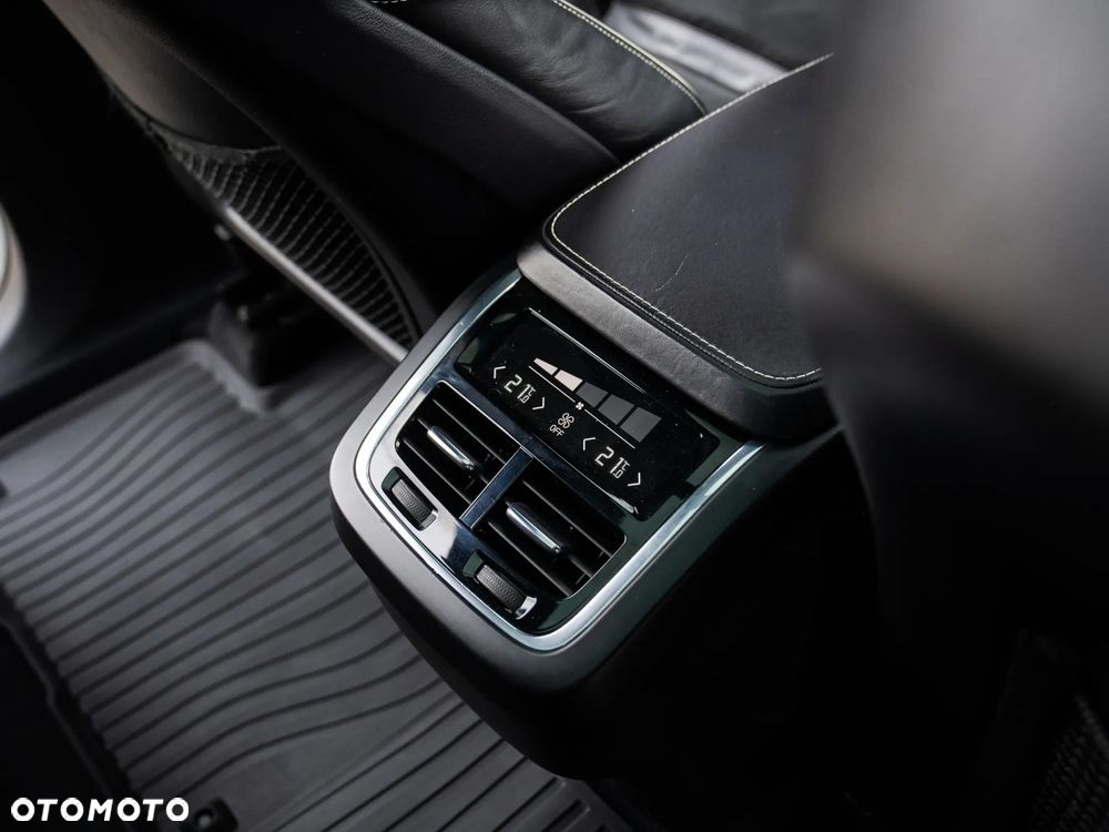 Volvo XC 90 T6 AWD Geartronic RDesign - 36