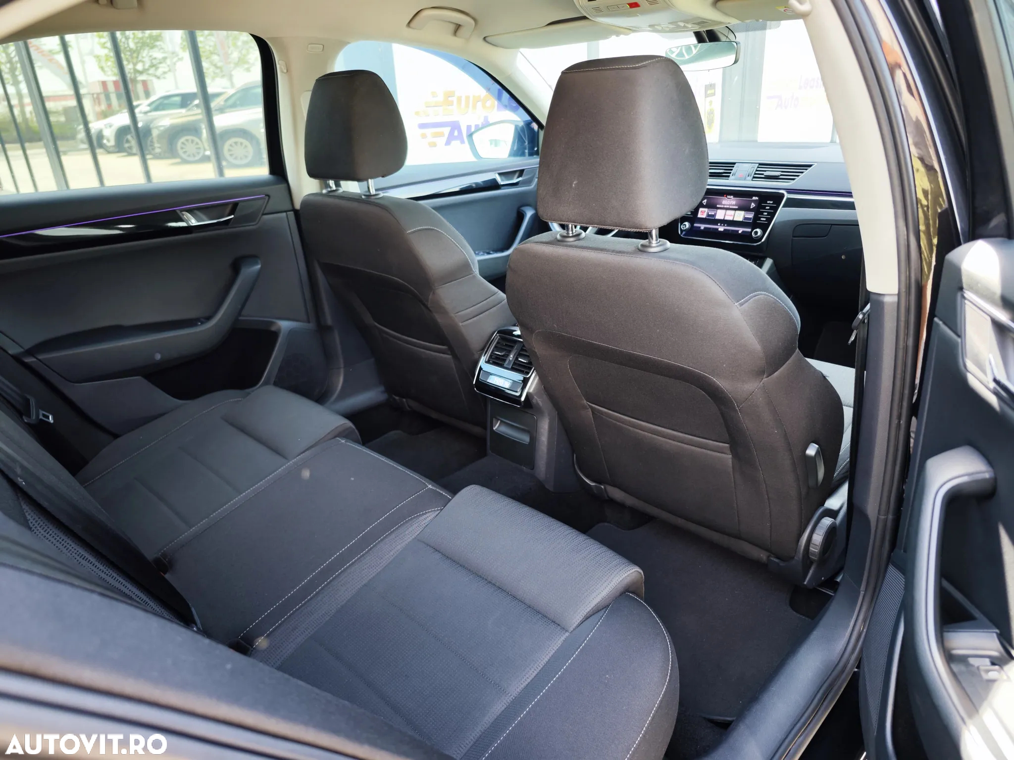 Skoda Superb 2.0 TDI DSG Ambition - 14