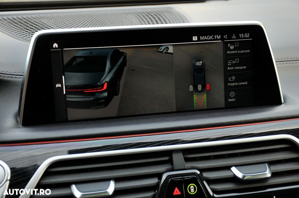 BMW Seria 7 750i xDrive - 18