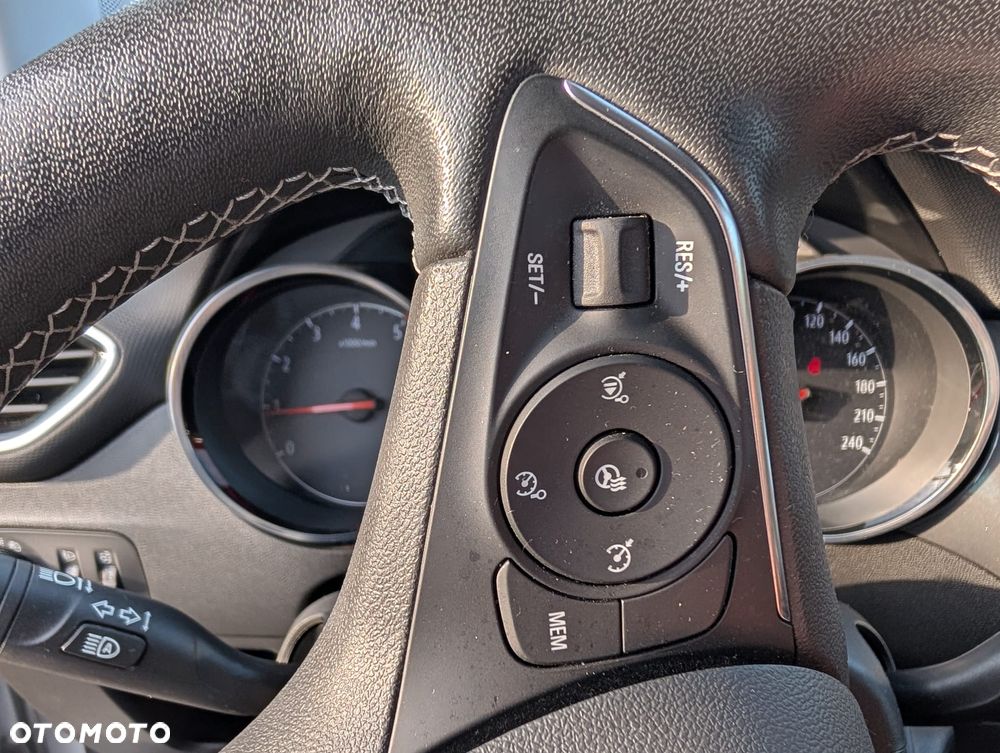 Opel Crossland X - 14