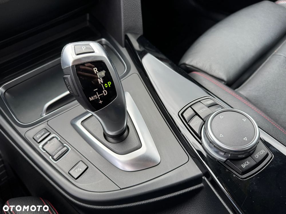 BMW Seria 3 320d Efficient Dynamic Edition Sport Line - 31