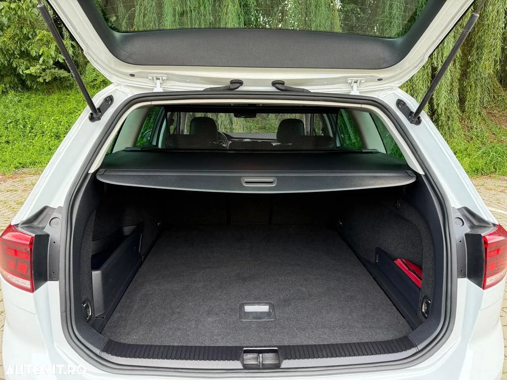 Volkswagen Passat Variant 2.0 TDI DSG (BlueMotion Technology) Comfortline - 18