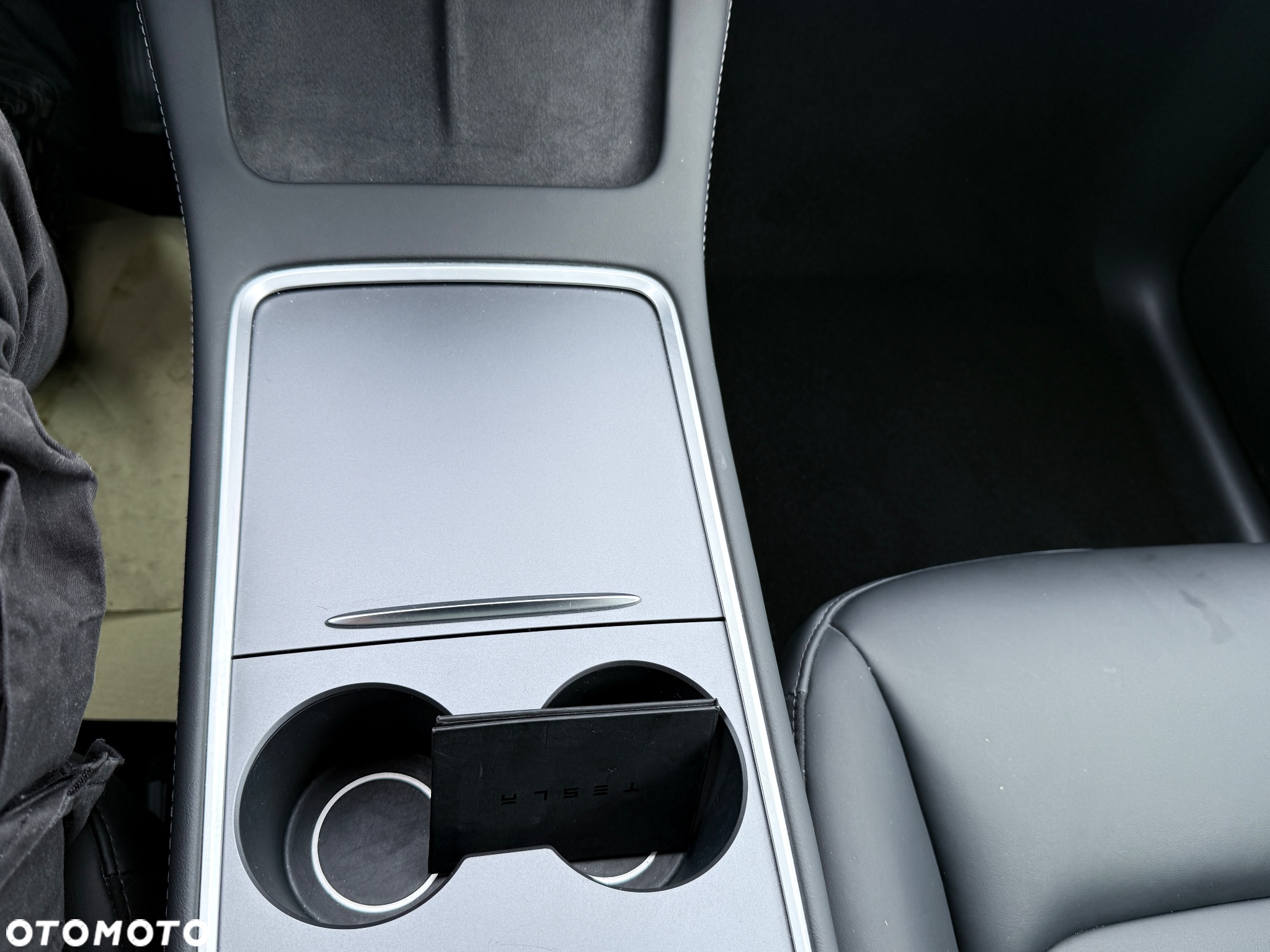 Tesla Y Long Range RWD - 17
