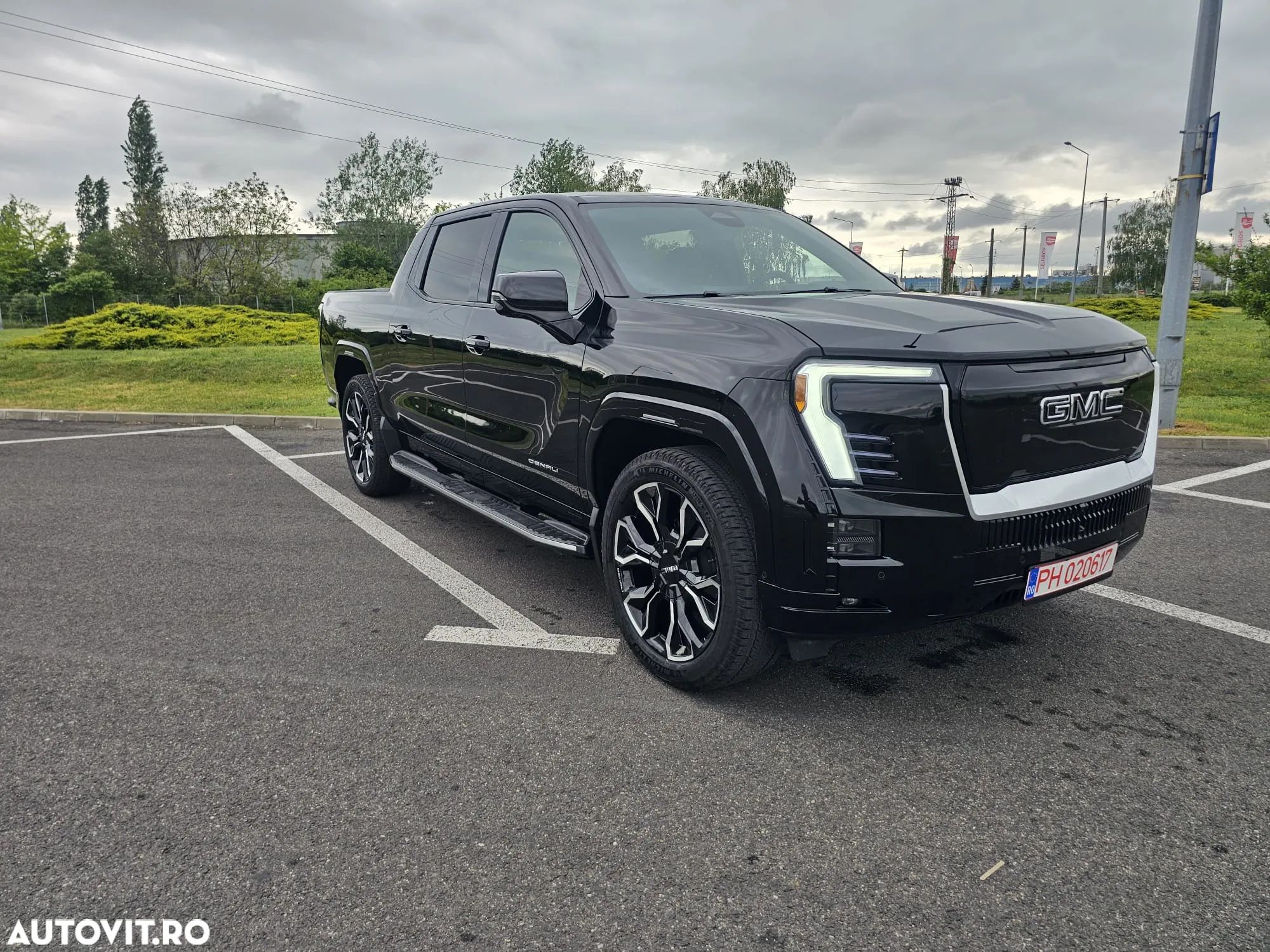 GMC Sierra - 1