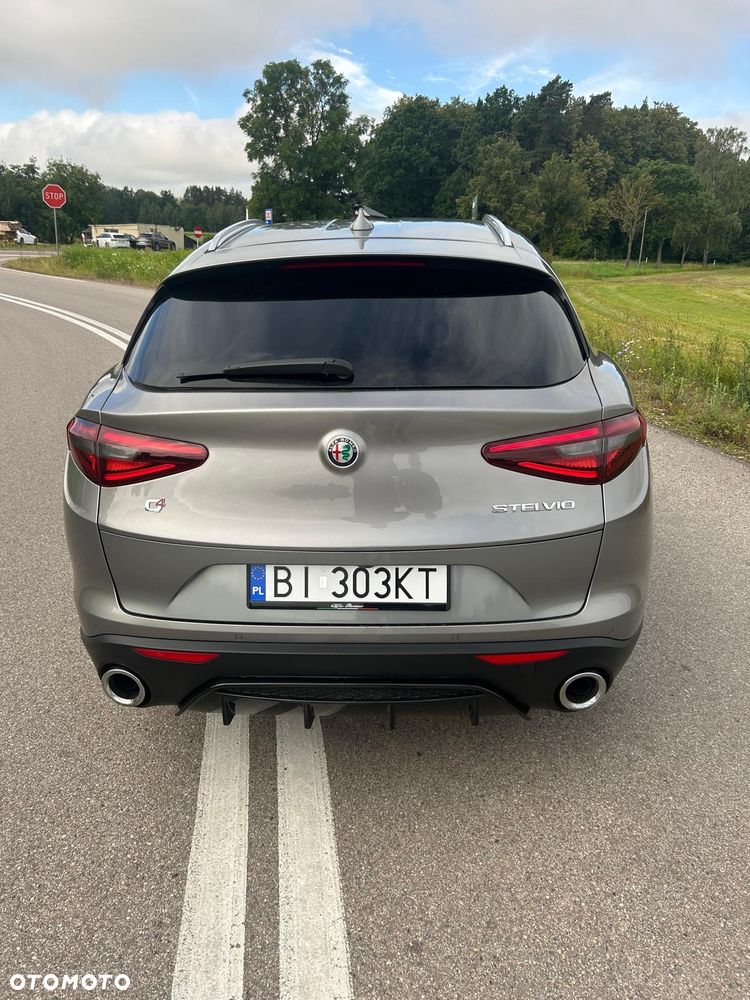 Alfa Romeo Stelvio - 5