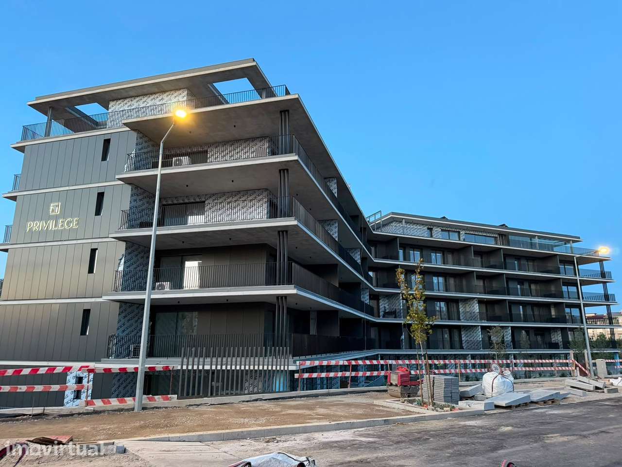 T1 Novo com Terraço (33,76m2) e 1 a 2 lugares de garagem(16,69m2) - Grande imagem: 2/26