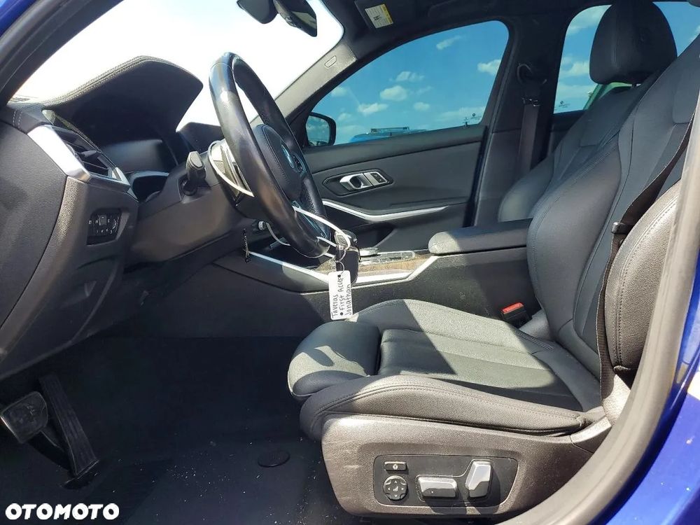 BMW Seria 3 330i xDrive M Sport sport - 7