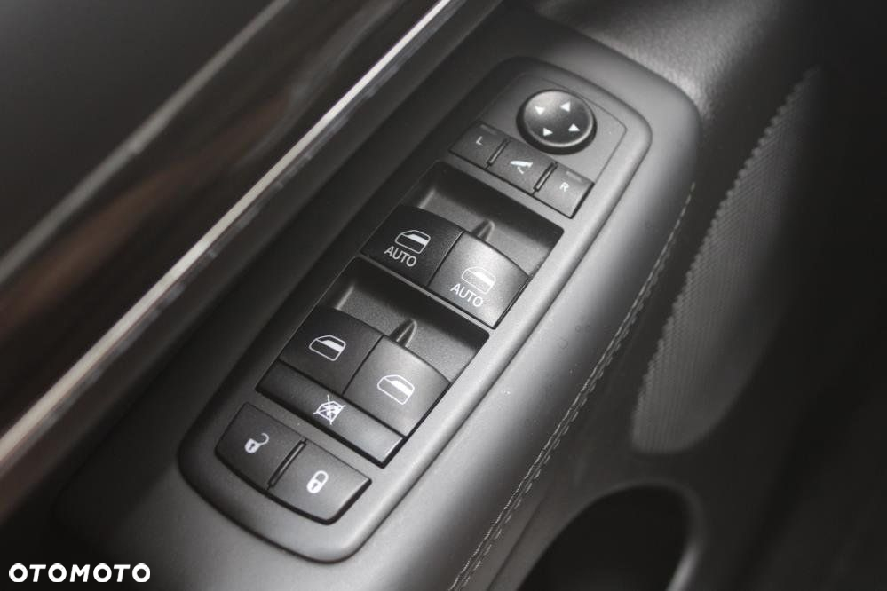 Jeep Grand Cherokee - 36
