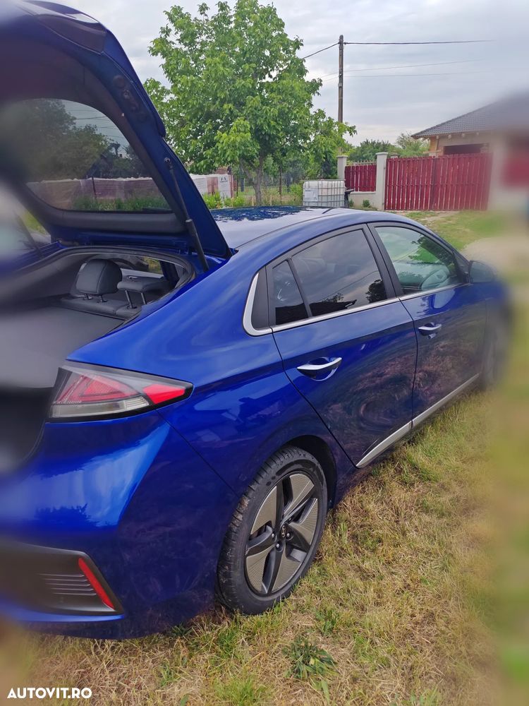 Hyundai IONIQ - 8