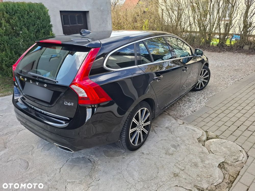 Volvo V60 D6 AWD Plug-in Hybrid R-Design Summum - 8