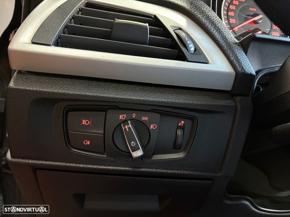 BMW 118 dA Line Sport - 42