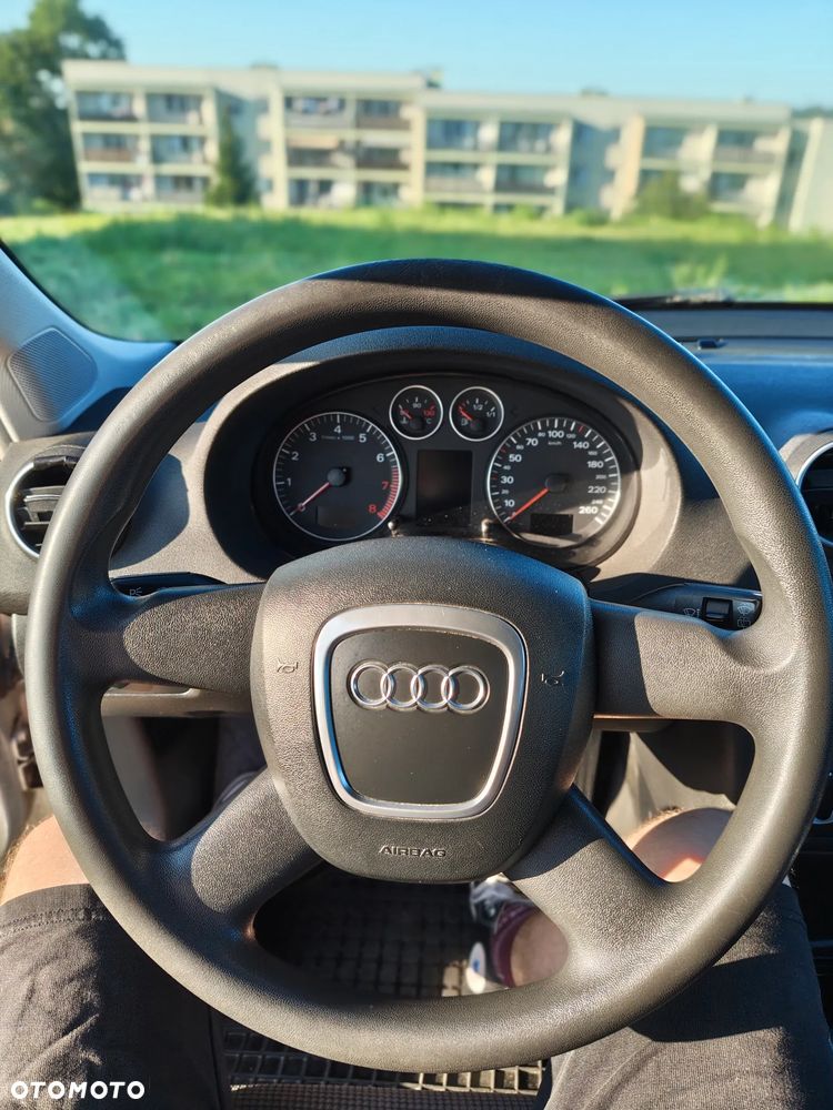 Audi A3 Sportback 1.6 Ambiente - 19