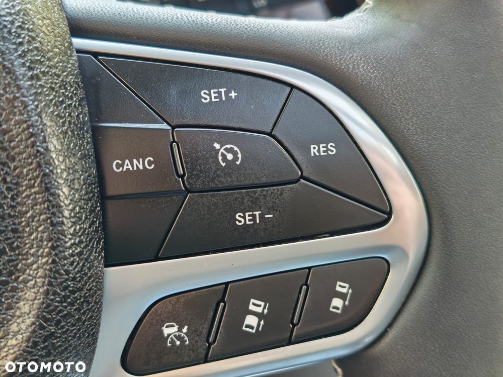 Chrysler Pacifica - 14