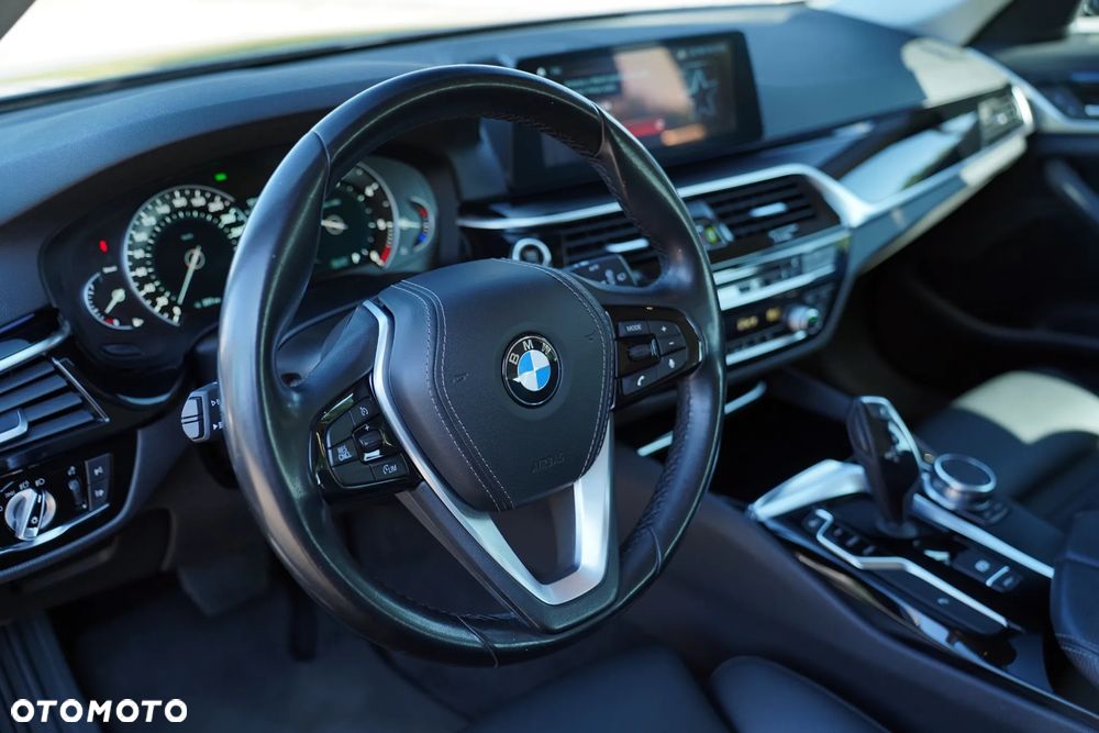 BMW Seria 5 520d Sport Line - 19