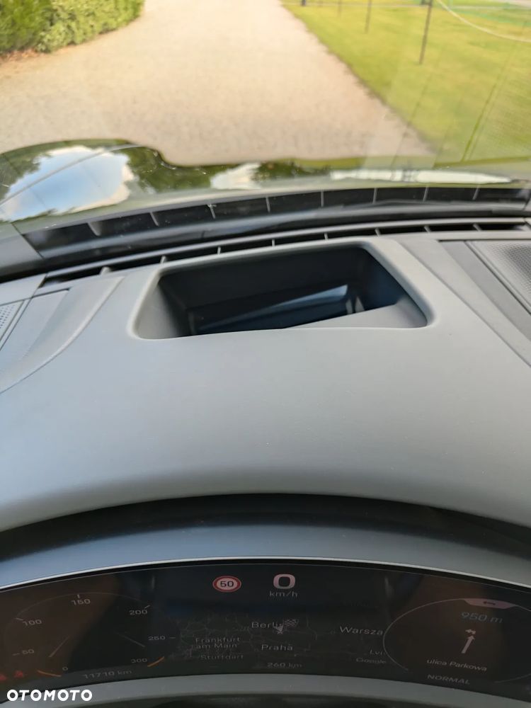 Porsche Taycan Performance Plus - 23