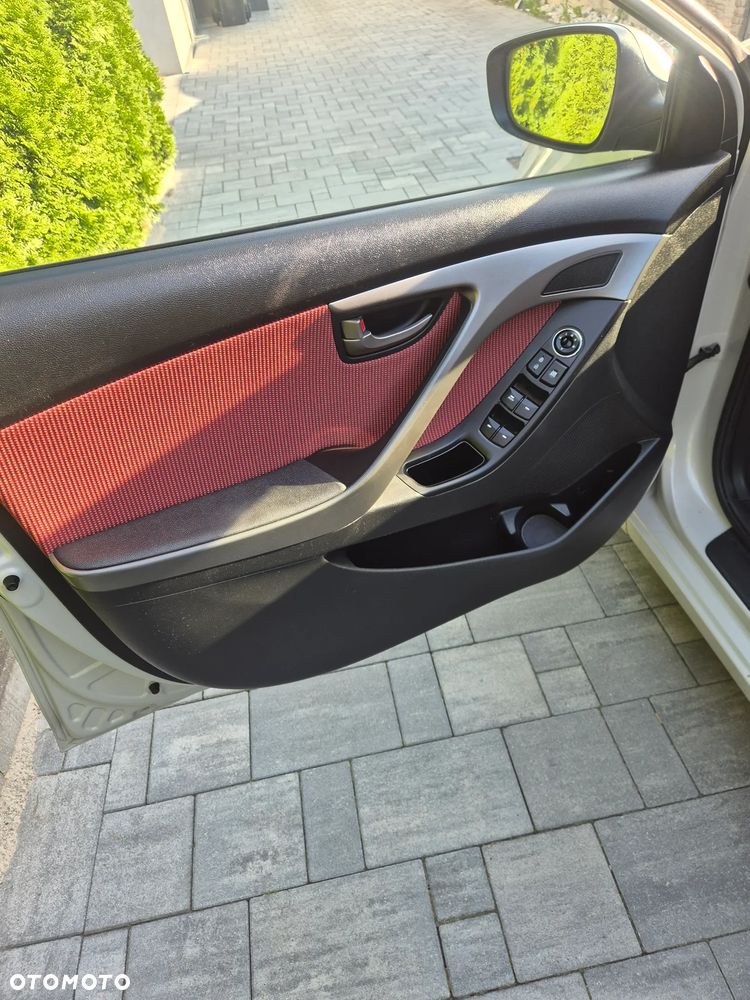 Hyundai Elantra 1.6 Comfort - 8